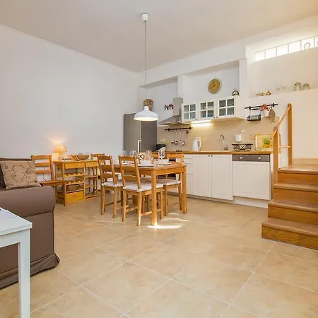 Sea View Beatrice By Irundo