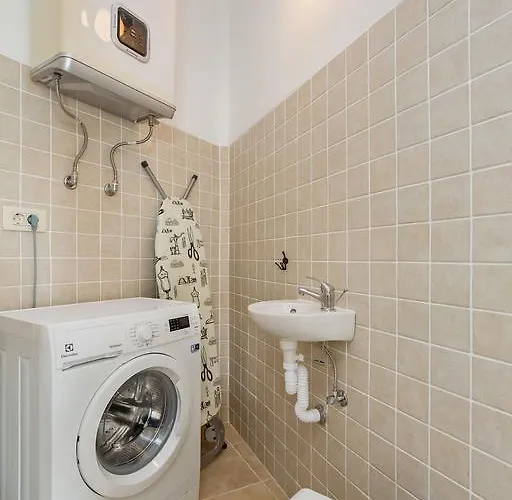 公寓 Sea View Beatrice By Irundo