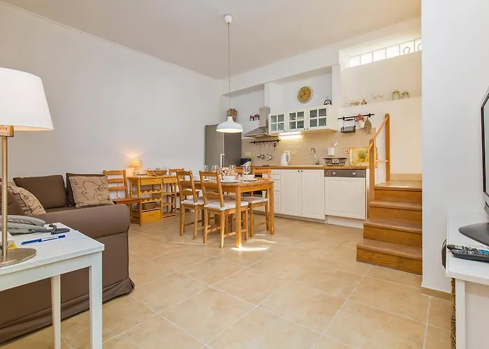 Sea View Beatrice By Irundo